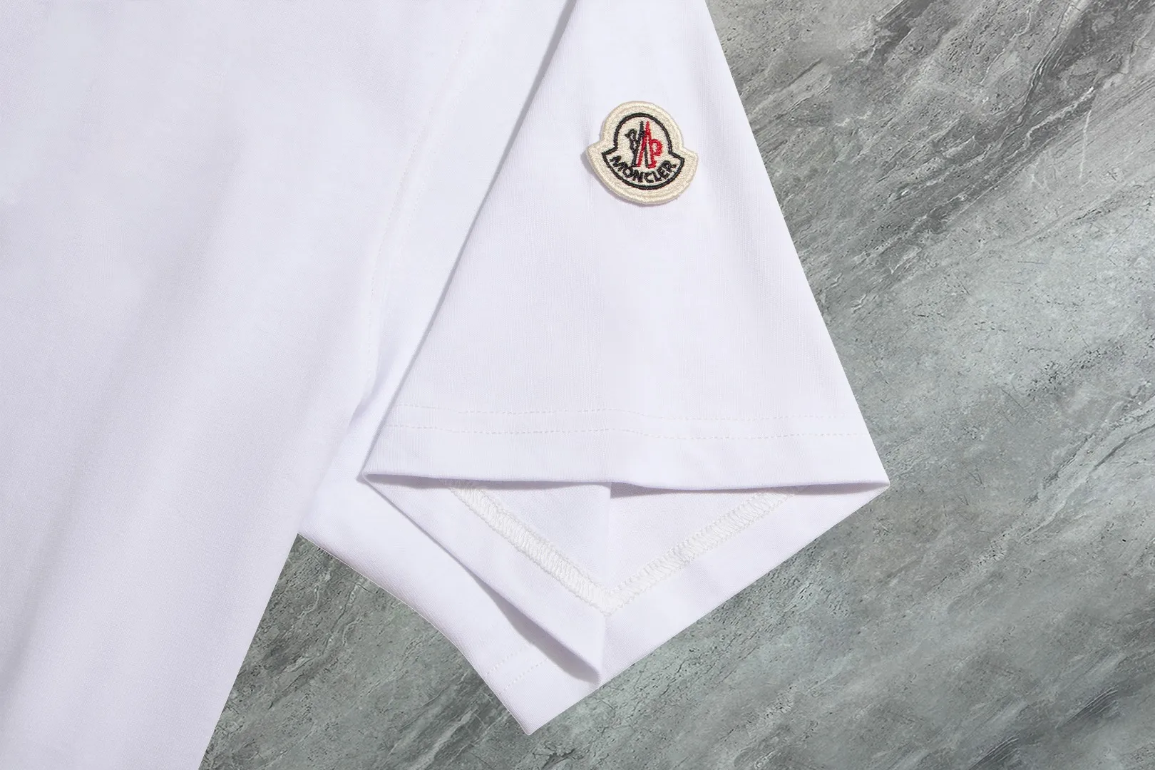 《Moncler~ 》2025New Arrival Quality T , Versatile Quality ！ ‼ 32 250G ‼ ， ， ， ， T 🤪 Sizes：S-M-L-XL-2XL ：Black，White， Same Style